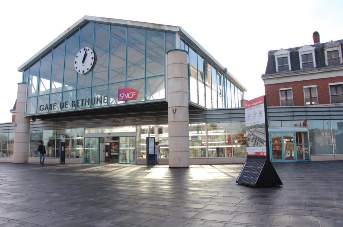 bruno_orange's tweet photo. Smart City : ÜRBIK membre d’Artois Vallée a installé un nouveau mobilier d'info connecté sur le pôle de la Gare de Bethune @hautsdefrance https://t.co/EhyZJzvK2I