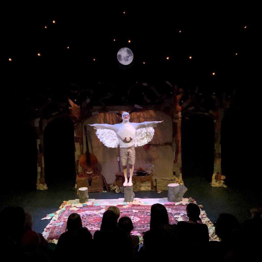 Sarahfolkey's tweet image. Absolutely LOVED @Little_Bulb #TheNightthatAutumnturnedtoWinter @Quarterhouse_UK so seasonal &amp;amp; festive! Fantastic acting, music &amp;amp; props ⭐️🌟star⭐️🌟⭐️💚