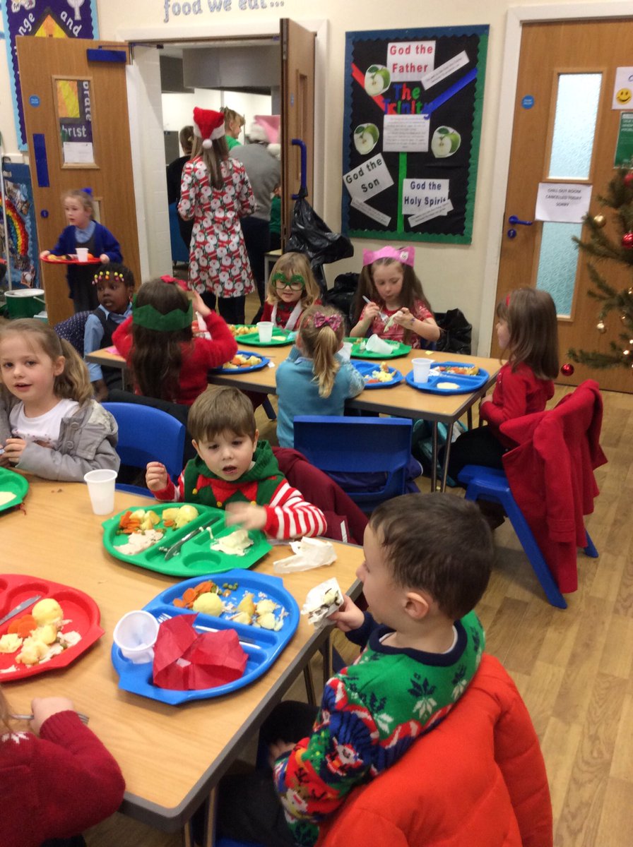 smceps's tweet photo. Reception enjoying Christmas dinner🎄
#smcepsEY https://t.co/WqoX609ksX
