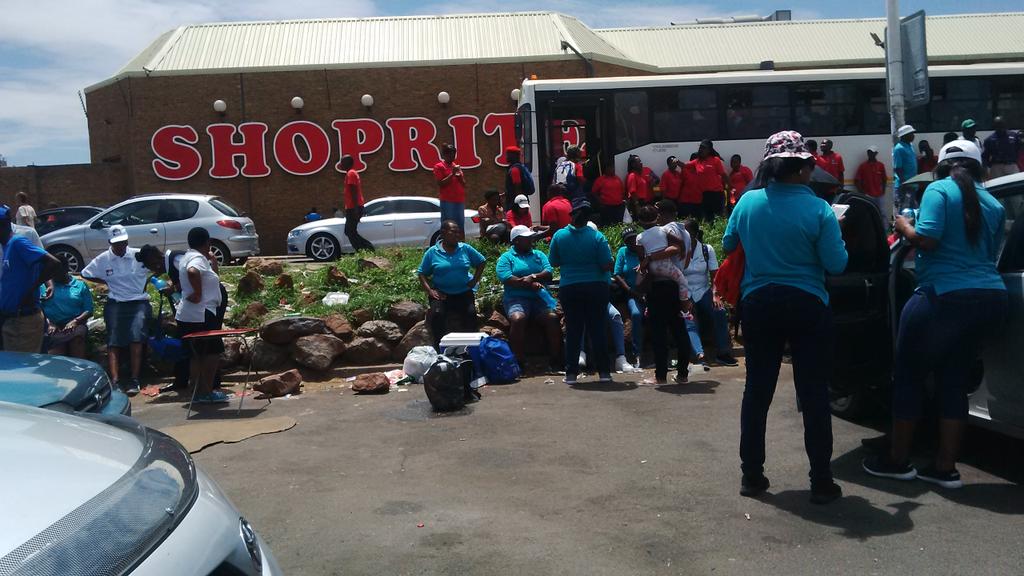 SAMMNewsGraphic's tweet photo. Shoprite employees stages a stay away protest https://t.co/BXFlpTA7Ff