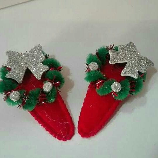 huellassalvadas's tweet photo. Blacky con uno de los pasadores que su mami le ha regalado!! Recordaros que están a 1€ y los broches arbolitos también!! Rápido que llega navidad!! Felices fiestas!! 😊 😘 https://t.co/F5xRb3nBfA