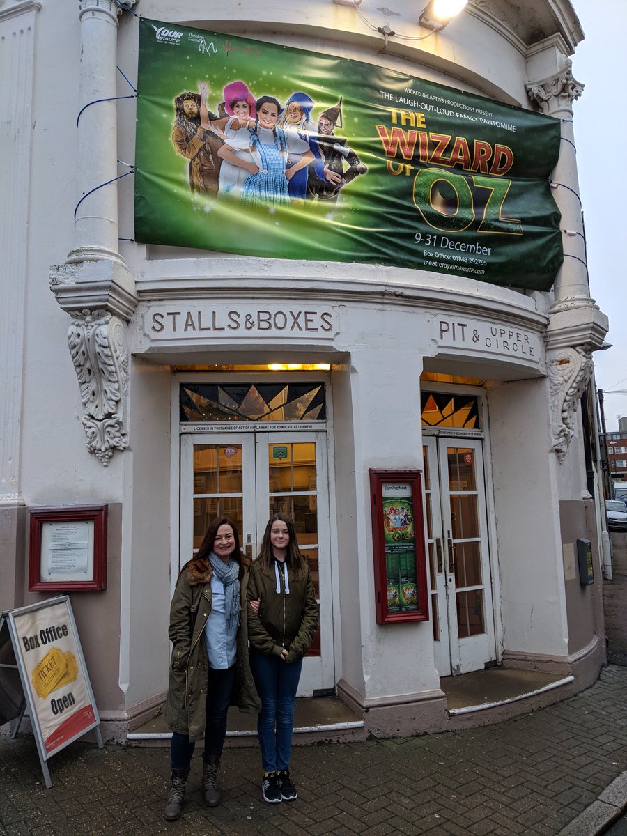 peterdav2000's tweet photo. If you haven’t been to @MargatePanto yet, make sure you go! So much fun. Really gets you into the Christmas spirit @TheatreRoyal #margate #panto #WizardofOz https://t.co/HrJj4gUah8