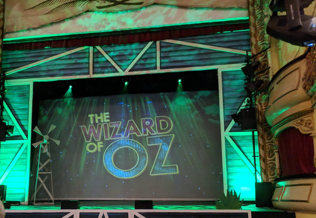 peterdav2000's tweet photo. If you haven’t been to @MargatePanto yet, make sure you go! So much fun. Really gets you into the Christmas spirit @TheatreRoyal #margate #panto #WizardofOz https://t.co/HrJj4gUah8