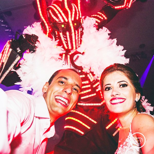 buffetdellorso_'s tweet image. Em 2017 o #RobôLed foi febre nos casamentos por aqui. O que será que vem de surpresa em 2018?!
#StudioK #noivinhos