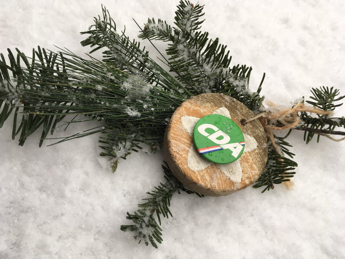 CDABeesel's tweet photo. CDA Beesel @Gemeente_Beesel wenst iedereen een zalig kerstfeest en alle goeds voor het nieuwe jaar! https://t.co/49YSzYB51B