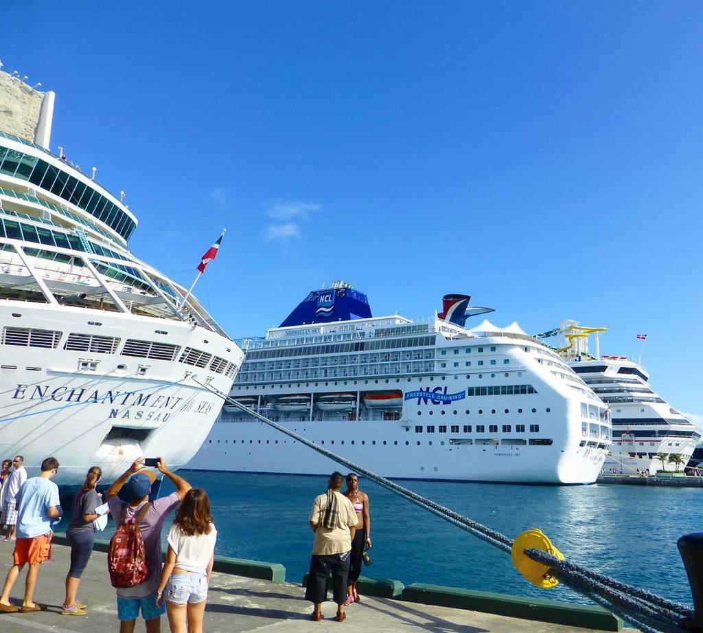 CruisingDave's tweet photo. The afts are all lined up! 😃
#cruisingdave #cruise #cruising #carnivalcruise #cruiseship #bahamas #caribbean #travel #vacation #ship #cruiseships #ocean #sea #clouds #beach #tropical #island #summer #cruisegram #carnivalsunshine #norwegiansky #encha… https://t.co/IaelGqNem0 https://t.co/2UHpqnd1up