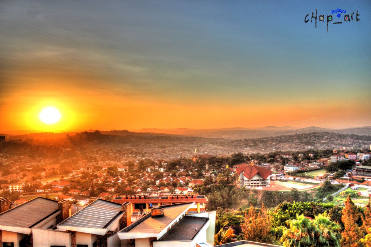 After camping for a few hours I finally took my shot 😃
This is Kampala at sunset as seen from Naguru Hilltop
#chapART