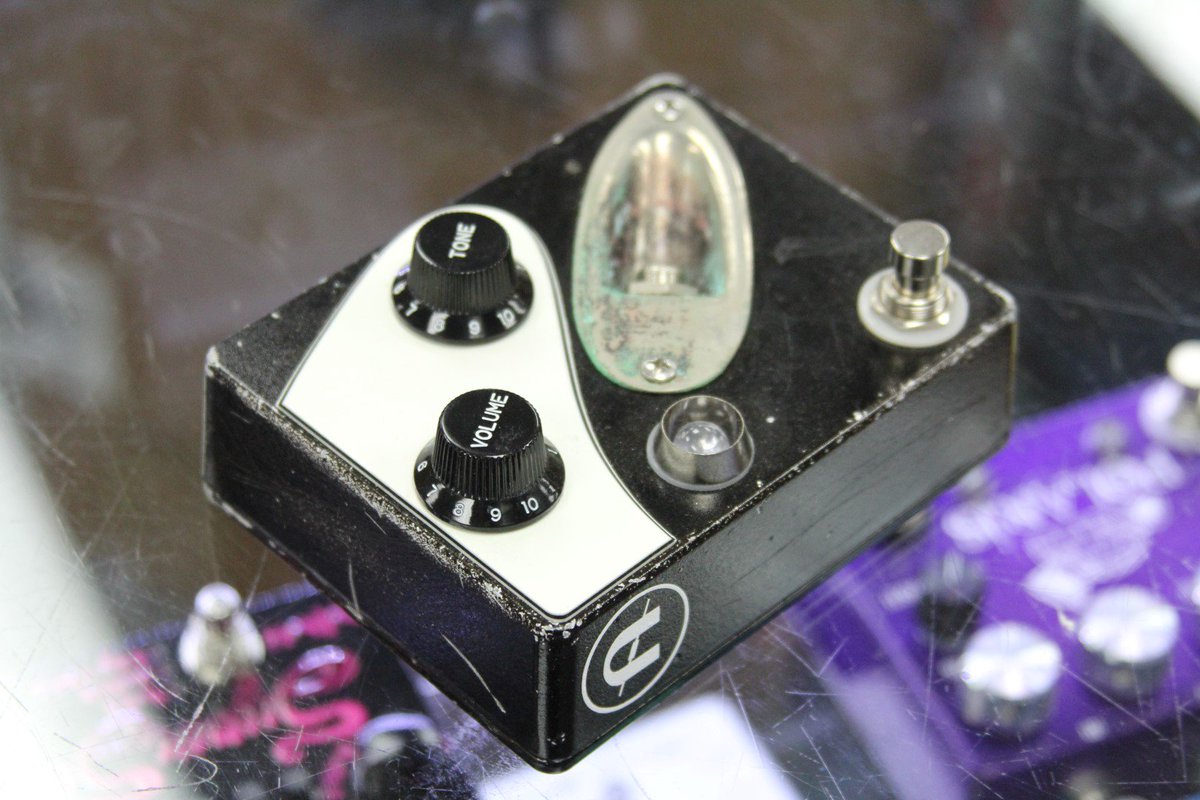 musicstorelive's tweet photo. If you ask me, there shouldn't ever be more than two knobs on anything. @CopperSoundFX #StrategyBoost in Relic'd Black and White: https://t.co/Zf2kKyF7V0 https://t.co/kJcDSPqDc6