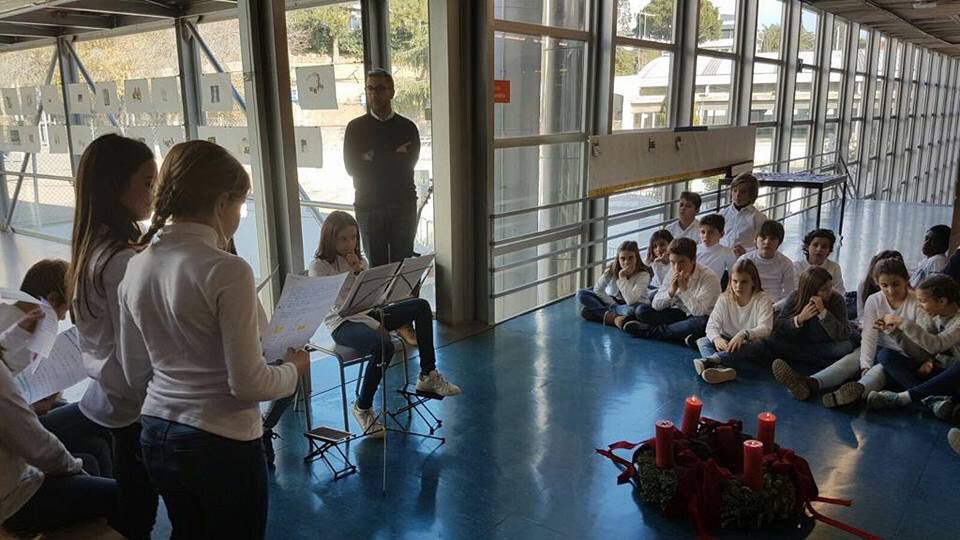 thaubarcelona's tweet photo. Els nens i nenes de 5èD ens expliquen l'origen de la celabració del dia de Reis.#5èprimària
#tempsdadvent
#thaubcn https://t.co/20pYGGIY4H