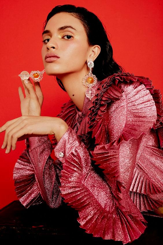 PATTERNITWEET's tweet photo. FESTIVE FOLDS
Sharing #patterninspiration by @thepavarottidiary for Harper’s Bazaar
#fashion #fold #pleat #layer #pattern #PATTERNITY #PATTERNITYResearch https://t.co/DThSKpV8O6