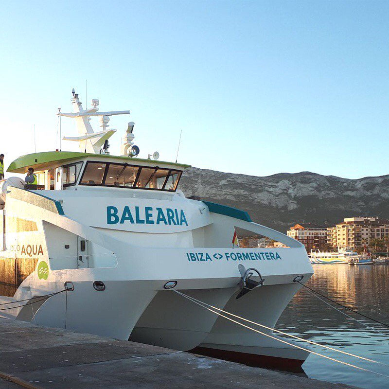 Balearia's tweet photo. ¡Hoy hemos tenido una visita especial en Dénia del #EcoAqua en su ruta hacia Las Pitiusas desde Asturias! 😍 #Gondan #fastferri https://t.co/5HPzHVF82e