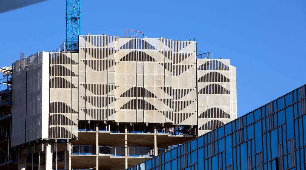PATTERNITWEET's tweet photo. FREQUENCY REFLECTIONS
We were thrilled earlier this year to create one of our largest-scale projects to date, 'Frequency', which was an architectural design that references the flow of the River Thames below at Greenwich Peninsula
#PATTERNITYStudio #design #flow #repeat https://t.co/BNswTwAinR
