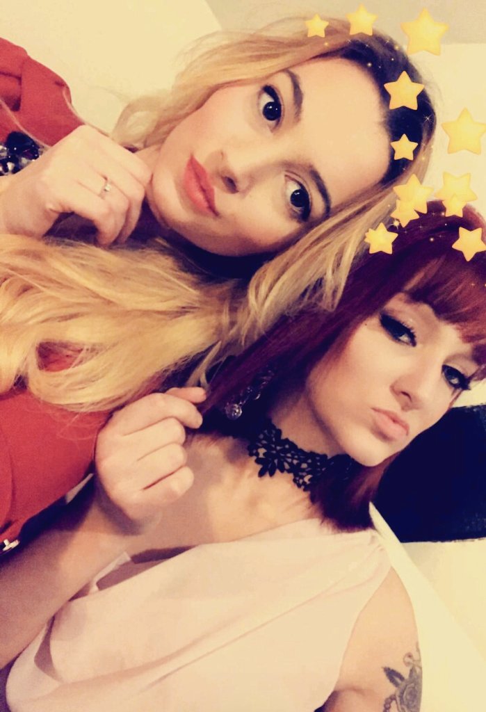 Angelik_62's tweet photo. Les deux plus belles ! 💋👅👌💙 https://t.co/3xEbgGc1EA