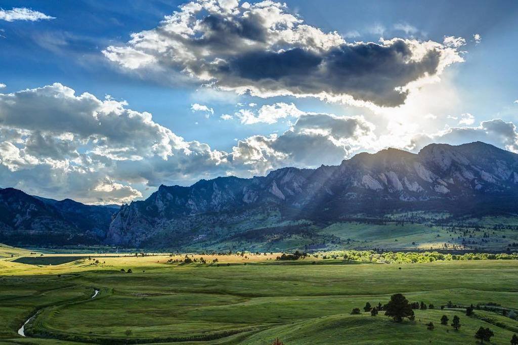 bouldercolorado's tweet photo. We're counting down our most popular photos on Twitter this year. Here's No. 10. 📷:  @tomkingsford.  We'll post a new photo each day through the end of the year. https://t.co/dZJuIpnIlm
