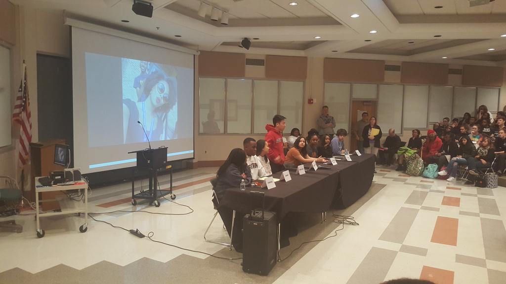 BlakeCounselors's tweet image. Members of the Bengal Class of 2017 talking to Juniors about College life! #AlumniPanel