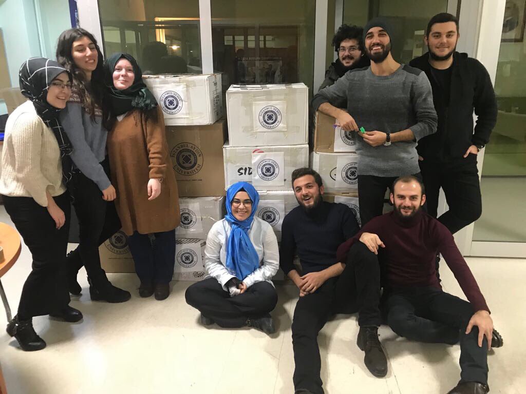 “AYDIN’lığınızı Paylaşmaktan Korkmayın” projesi Kapsamında <a href="/IAUSHDK/">Sosyal Hizmet Dayanışma Kulübü</a> VE <a href="/engelsiziau/">Engelsiz Aydın</a> Kulüpleri geleceğimiz çocuklarımıza 40 koli (mont-bot-kırtasiye malz.-kitap) bugün yola çıkardı.. <a href="/drmaydin/">Prof. Dr. Mustafa AYDIN</a> <a href="/Yadigarizmirli/">Yadigar İZMİRLİ</a> <a href="/iautanitim/">İAÜ Halkla İlişkiler ve Tanıtım</a> <a href="/IAUKampus/">İstanbul Aydın Üniversitesi</a> <a href="/IAUBasin/">İstanbul Aydın Üni. Kurumsal İletişim Direktörlüğü</a> <a href="/IAUKULUPLER/">İAÜ KULÜPLER BİRLİĞİ</a> <a href="/iau_OgrKonseyi/">İAÜ Öğrenci Konseyi</a>