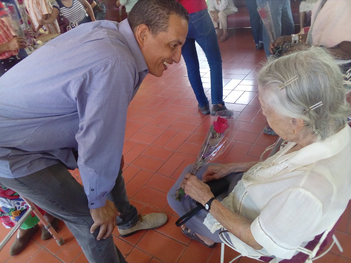 @MIJPVenezuela lleva alegría y esperanza a los adultos mayores de la Casa Hogar "Virgen del Carmen", pese a las dificultades, seguimos venciendo!