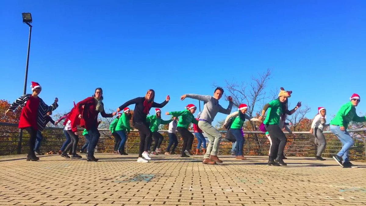 FapaVk's tweet photo. Con este vídeo felicita las fiestas un colegio público de #Vallecas 
Os deseamos la misma alegría, convivencia y #EducaciónPública #ViveLaEscuelaPública 

https://t.co/zByCQGM8eb https://t.co/aBlI8qDQhv