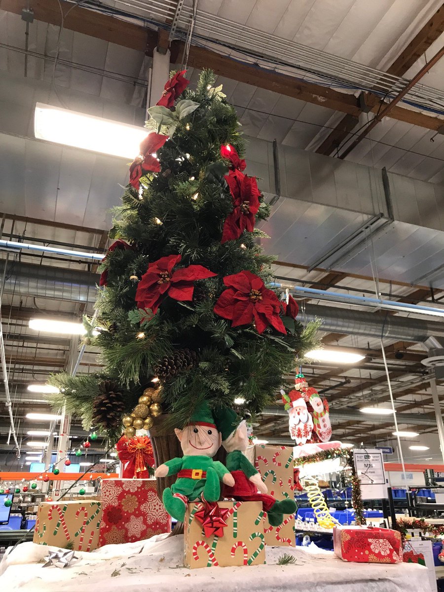 Wishing our employees, customers, and partners a joyful, happy holiday season from HES &amp; the team <a href="/assaabloydss/">Whitney Vitale</a> #phx #happyholidays