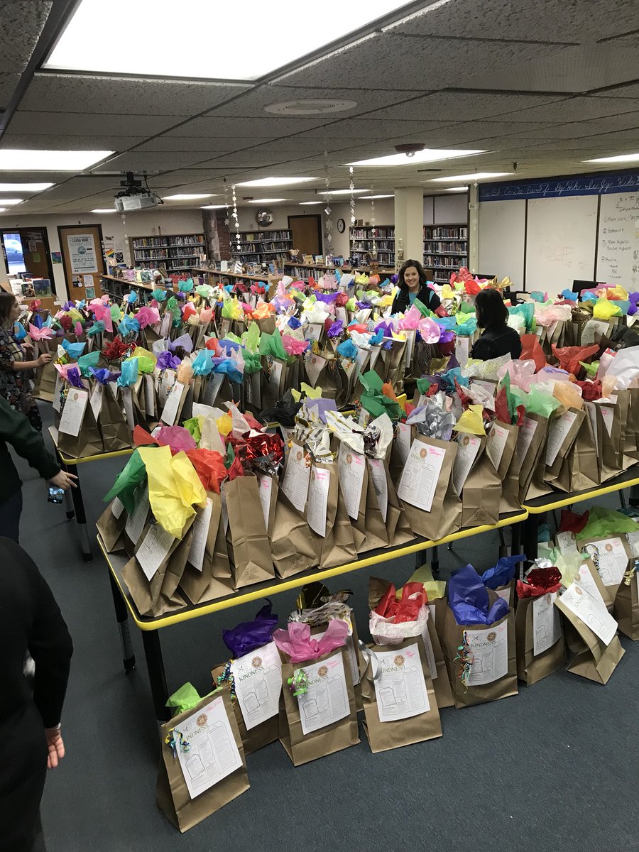 Today we’re practicing Purposeful Acts of Kindness at Friedell!  What will yours be???