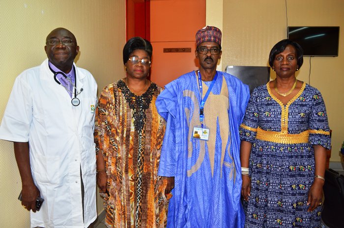 CnpsCameroun's tweet photo. Centre hospitalier d'Essos: Créscence Ngah Eteme (2è à partir de la gauche en photo 1) en poste. Le nouveau directeur de la formation hospitalière de la #CNPS50Ans a été installée dans ses fonctions ce vendredi, 22 décembre 2017 par le Conseiller technique, Ahamadou Lamou. https://t.co/ItjY8f6YM1