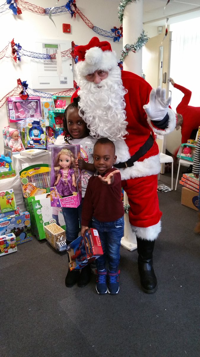 Yesterday, thanks to a generous donation from <a href="/setSQstaging/">Setsquare Staging</a>, we were able to buy Xmas gifts for the children &amp; families living in Connect House, Mitcham. Father Christmas joined us handing out the presents &amp; sprinkled some of his Christmas magic on everyone involved 🎁🎅🎁🎁🎅