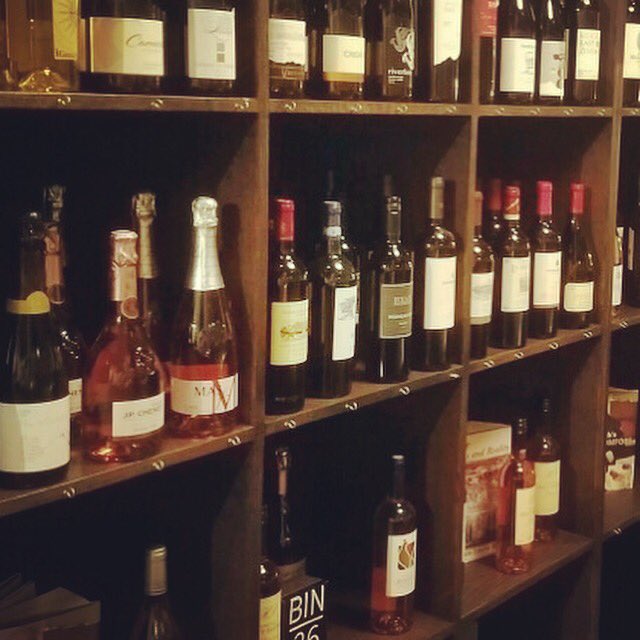 Only a few more days to stock up for Christmas! Stop by our retail shop and get 20% off when you buy 4 bottles or more! #allthewine #holidaysareforwine #merrywinemas #bin36 #westloopwine #chicagowine #chicagowineauthority #theperfectgift #chicagowineshop