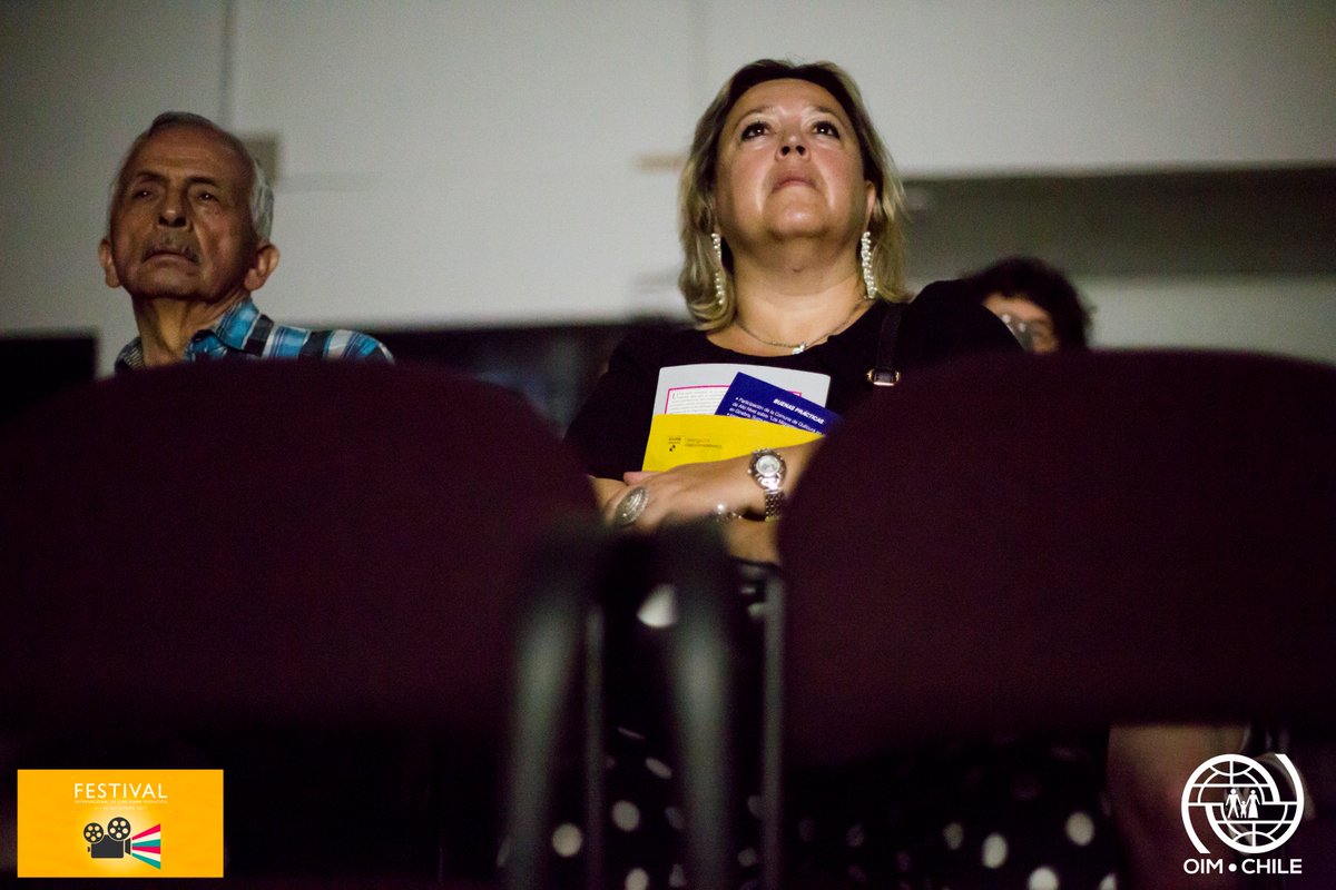 OIMChile's tweet photo. Compartimos galería de fotos del Festival Internacional de Cine sobre Migración realizado en Chile y felicitamos a Francisco Alarcón @RelampagoFilms Premio "Emerging Filmmaker" por "The Deportation of Innocence" #GMFF #migFEST #IMD2017 #DíaMigrante https://t.co/weSoR1M2Rr https://t.co/761Qh9JaNr
