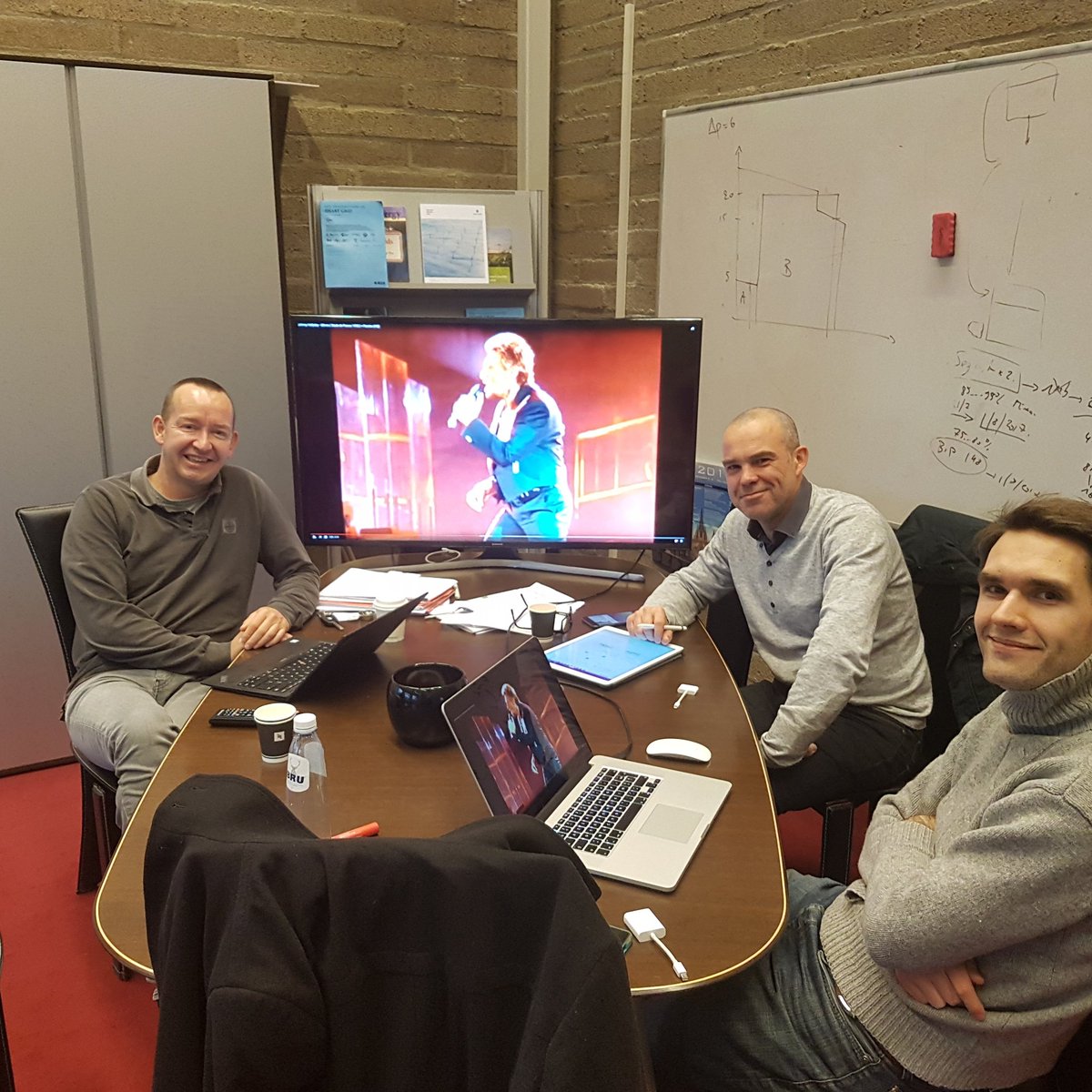 Damien ERNST (@damienernst1) on Twitter photo Last meeting of the year with my great friend Olivier Piraux, the CEO of <a href="/PowerdaleEV/">Powerdale EV</a> First time I am using this new screen that stands storage table. Very constructive meeting with exciting collaborations ahead for 2018. I cannot tell more for now. Stay tuned. Last meeting of the year with my great friend Olivier Piraux, the CEO of <a href="/PowerdaleEV/">Powerdale EV</a> First time I am using this new screen that stands storage table. Very constructive meeting with exciting collaborations ahead for 2018. I cannot tell more for now. Stay tuned.