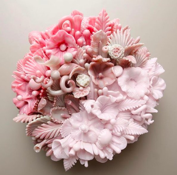 Delve in to the clusters of coloured glass created by artist, Amber Cowan.

thechromologist.com/capturing-exti…