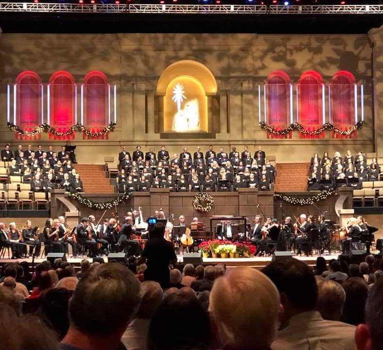 MasterChoraleTB's tweet photo. It was a thrill to sing Handel's Messiah with @FlaOrchestra last night at @idlewildchurch for 4,500 people.

Two more chances to hear it tonight at @MahaffeyTheater at 8pm &amp; tomorrow at First Baptist Church of Indian Rocks on Saturday at 8pm.

Thank you Van Howard for the photo! https://t.co/qwlcUpgvk6