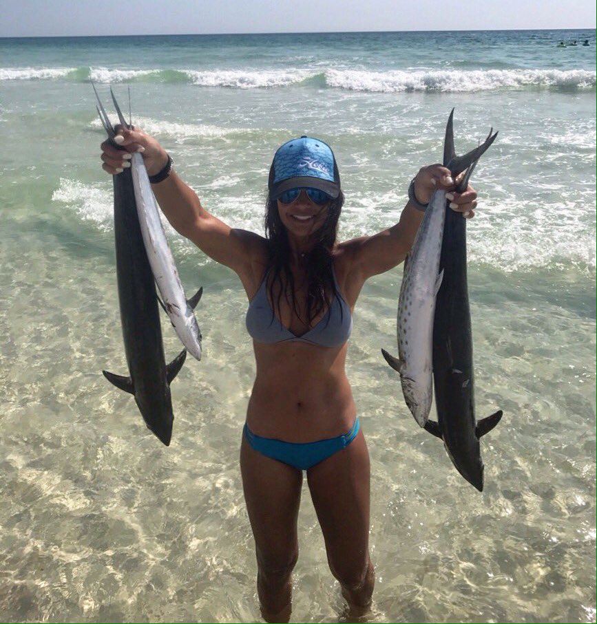 Sara_Salt_'s tweet image. Fishdip for Christmas! @RealSaltLife @hobiefishing @CostaSunglasses @SouthWalton #lovefl #friyay #fishing #stayfit #lifestyle