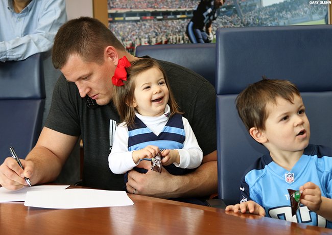 jwyattsports's tweet photo. "I politely tell them I would decline it or I would return it. I appreciate the offer, but I don’t want (an iPhone). I’ll stick with the flip phone.”

Why @Titans veteran Karl Klug is loyal to his flip phone, and what his teammates say about it:

READ https://t.co/9r49QyX1Dl https://t.co/fx7Q84ahVO