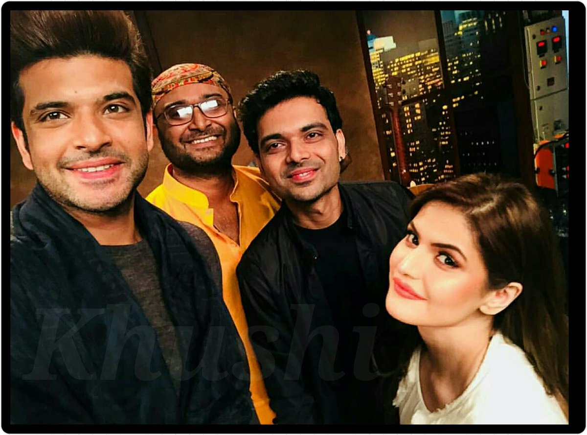 kkundrrafc's tweet photo. #aboutlastday
#fblive #1921 #KuchIssTera #launch
#rockstar @kkundrra  and beautiful @zareenkhan with singer #ArnabDutta and composer #HarishSagane @TheVikramBhatt 
@RelianceEnt 
#ayushashthana #rose #1921 ❤ https://t.co/aC9rnWJAXI