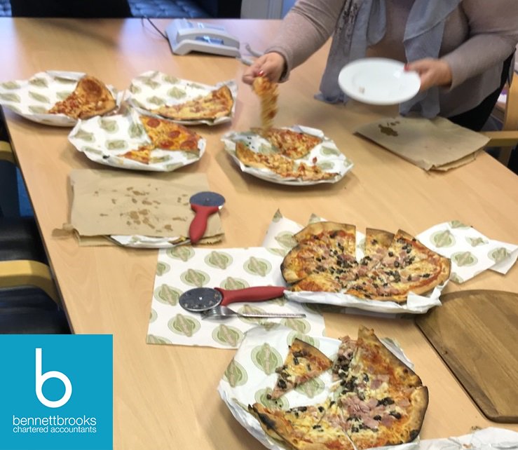 MikeAccountant1's tweet photo. Getting ready for Christmas at @bb_llandudno. Enjoyed a fantastic lunch from @JDoughsPizzas . Fantastic local business and great food. Thank you guys. #Llandudno #MerryChristmas #TisTheSeason #pizza #NorthWales @eatnorthwales https://t.co/GLai0s7QwL