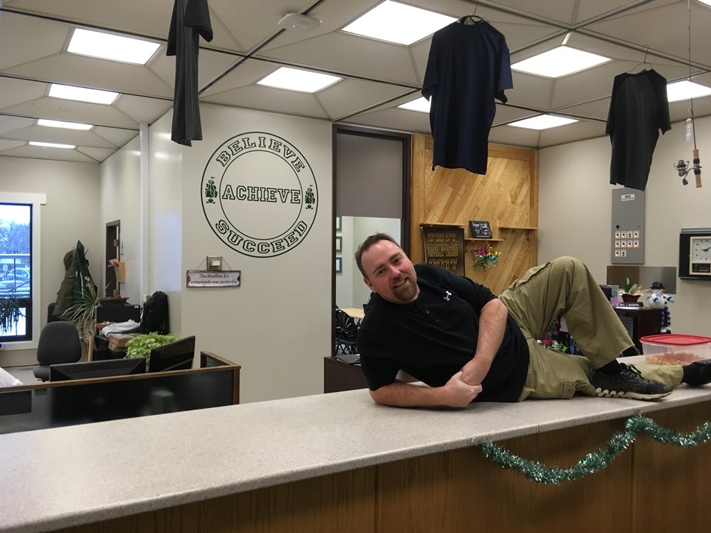 drcssclippers's tweet photo. Happy Holidays from all the staff and our very own Alf on a shelf! #drcss https://t.co/T4HeVfjDJY