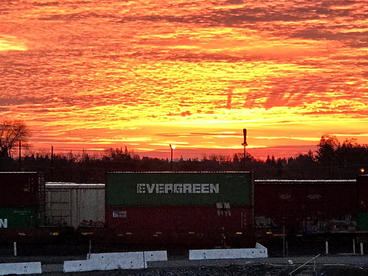 Sunrise in CityofRoseville by the Railroad Tracks GoodDaySac CBSSacramento LisaMeadowsCBS TVcody GoodDayTraffic GDSTracyKetchumpicitter