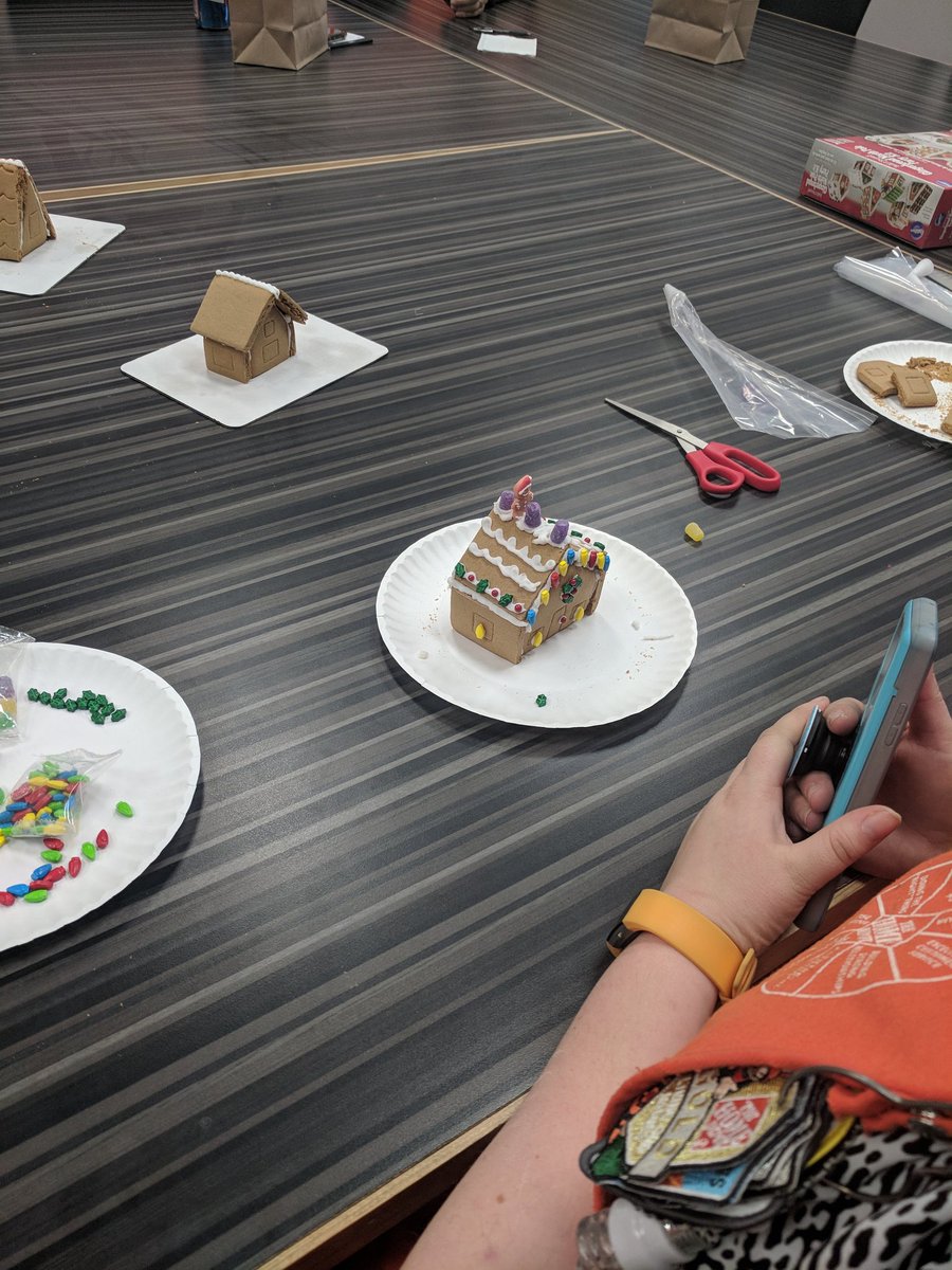 Who loves to build gingerbread houses? Our VOA Team, that's who! 😀 #MWDEC2017 <a href="/amytlawrence1/">Amy Lawrence</a> <a href="/MichaelAbdelhak/">MAbdelhak</a> <a href="/DJ_Elling/">D_Elling</a> <a href="/HDLapeer/">Home Depot 2736</a>