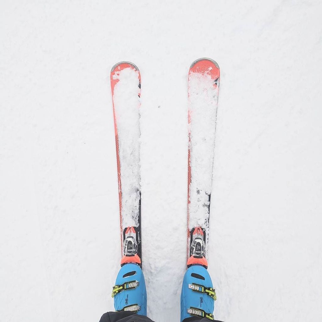 James_Plant's tweet photo. Ready for another day @whistlerblackcomb with @louisarghh https://t.co/Is60NAmWnH https://t.co/jYBPRN9btL