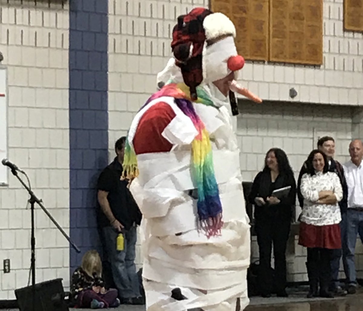 hw_drlazzaro's tweet photo. #HWRHS Reindeer games build a snowman @bmenegoni is rockin’ it! https://t.co/iaA2DTZsVO