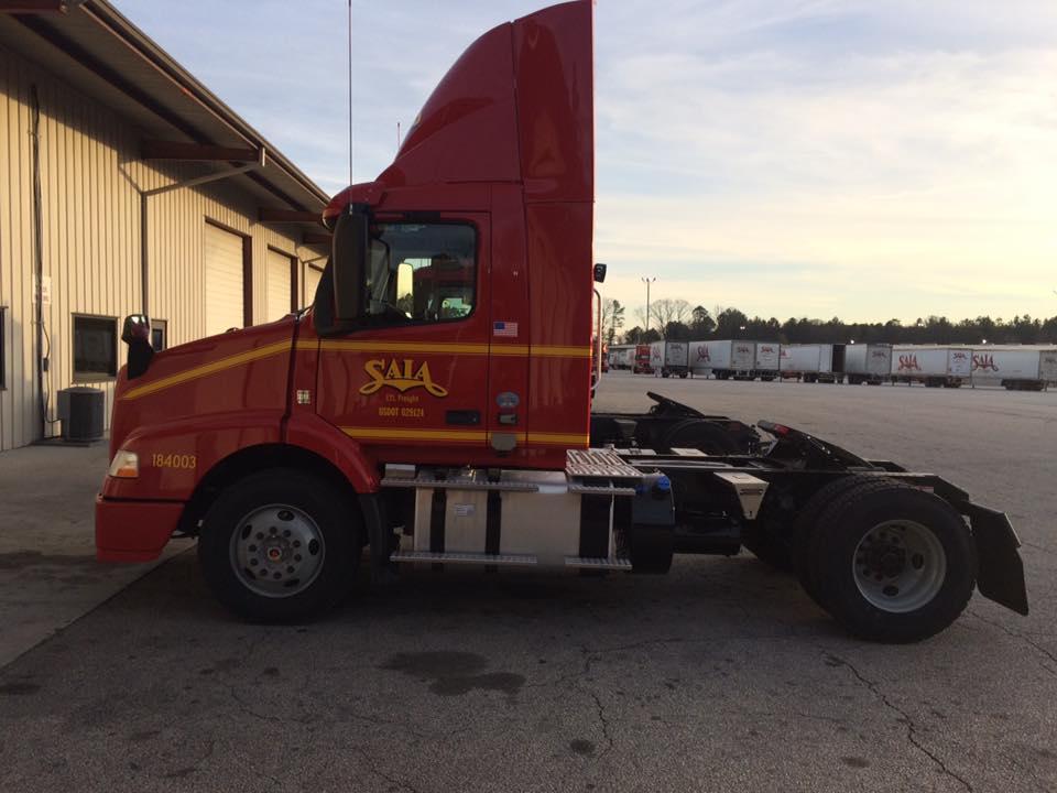 Saia_Inc's tweet photo. A reindeer just waiting for it's sleigh.... #loadingfreight #truck #keepontrucking #OnTimeService #ontimedelivery #holidayseason https://t.co/UOeCVIDxmD