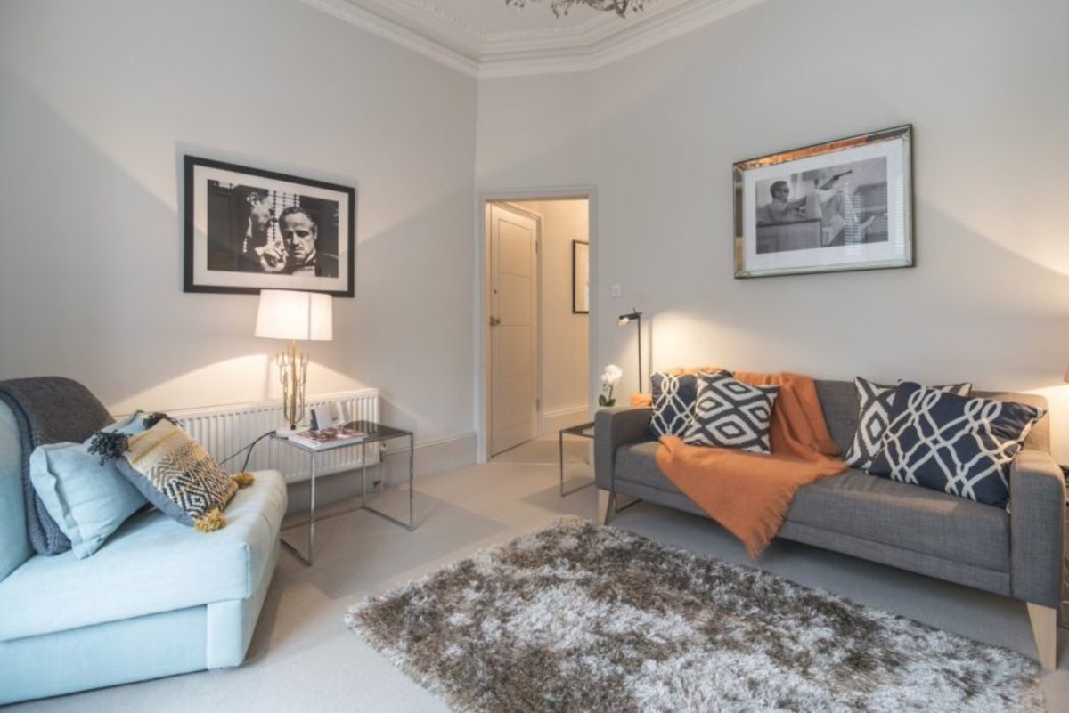 Still looking for somewhere to stay for your New Year's Eve getaway? See the stunning London fireworks and stay in this beautiful home ✨

underthedoormat.com/plan-your-stay…