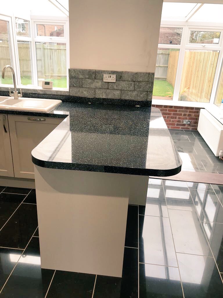 HeatingVale's tweet photo. A fantastic looking kitchen installed by our very own @SAMMARSHY. Tiles all supplied by @ToppsTilesTrade and all kitchen units and worktops supplied by Howdens #VHP https://t.co/Vs4zL8pmfz