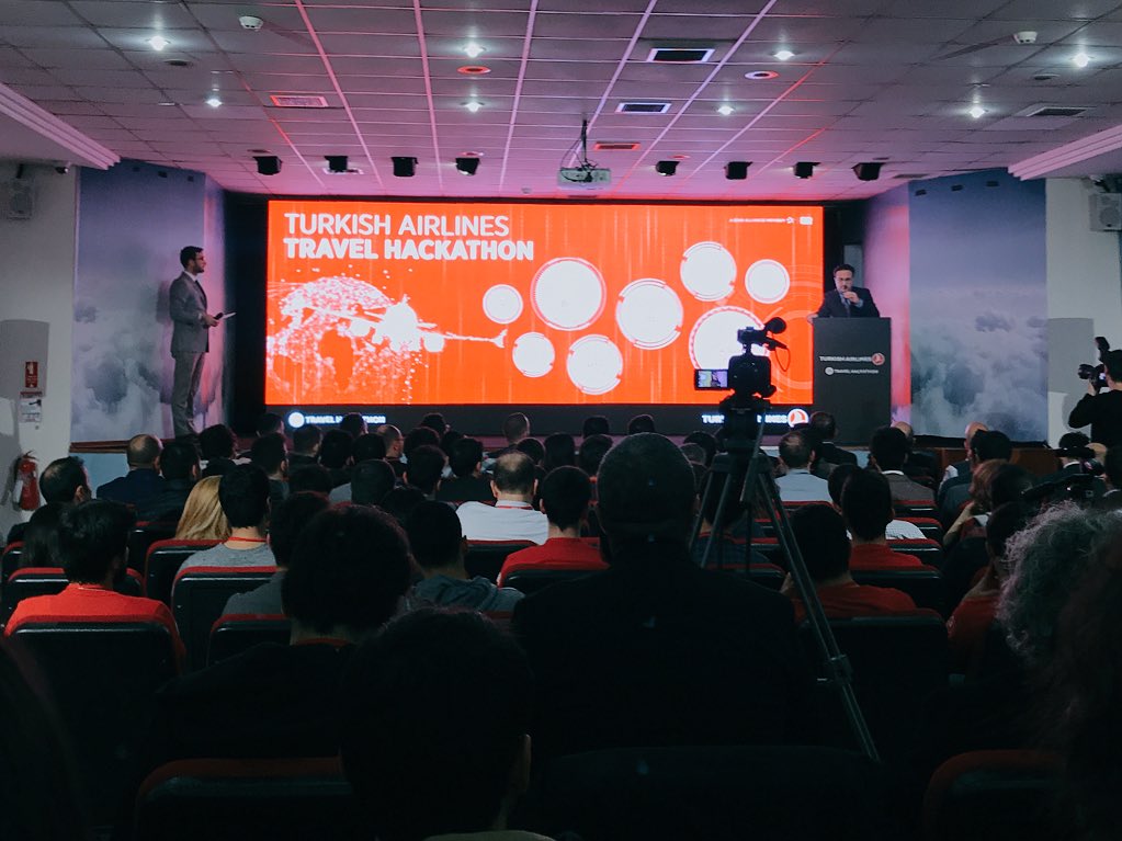 omerari_ux's tweet photo. #TravelHackathon ‘da uykusuz geceler başladı 😎 @TK_TR https://t.co/xGrLY7kIQE