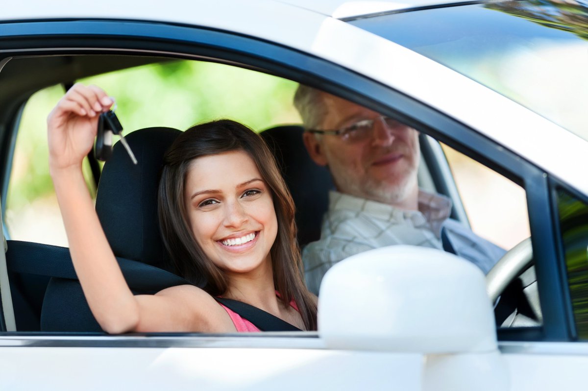 AutoWorldBSG's tweet photo. Start the holiday season off right with a quality pre-owned vehicle from our stellar selection. Stop by our showroom today! https://t.co/xQhLgoJfGK