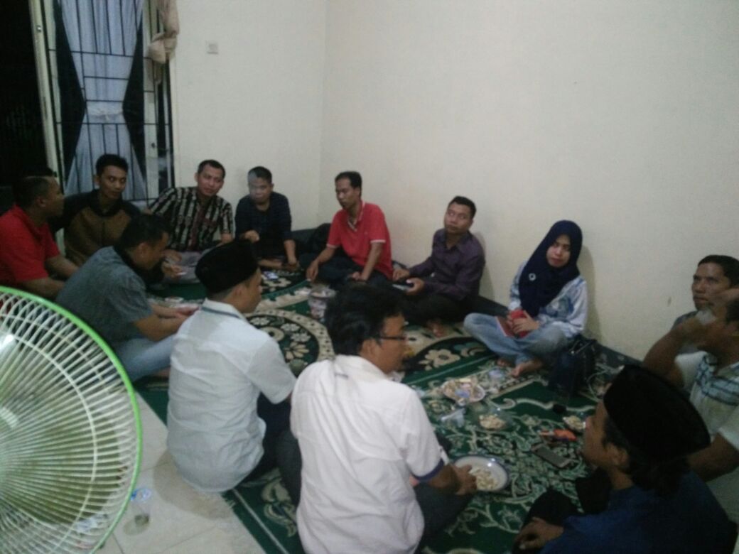 Rapat progres,,prsiapan pembangun Graha Mahbub Djunaidi PMII NTB..dikediaman Sekwil PKB NTB <a href="/akhdiansyah/">Guru Toi Akhdiansyah</a> ..semoga Barokah...with senior n yunior juga..#ayobergerak