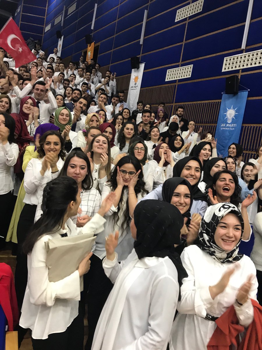 Beyaz Giyen 'ADAM'lar... Ak Parti Çankaya Gençliği..👍👍👍