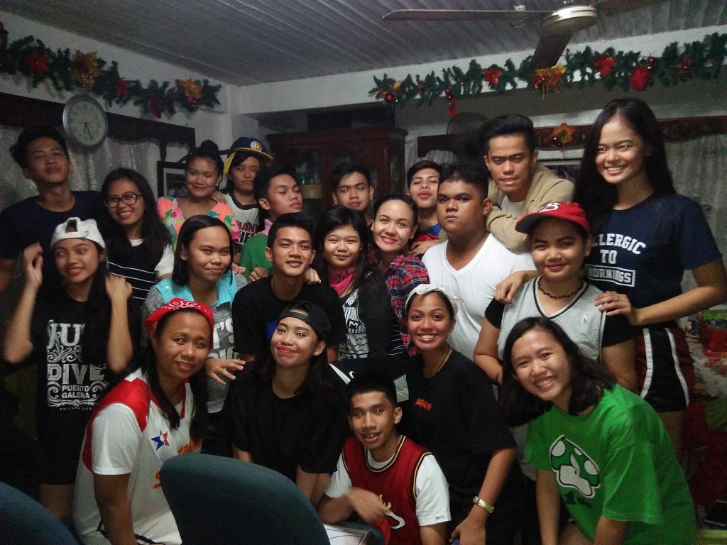 vanellopeezzz's tweet photo. d4 b3szt Xm4sz p4rt3ii 3v3rr 'xDD #Newtz Jejejejeje 😂😂😂 https://t.co/8qQKH1X2fF