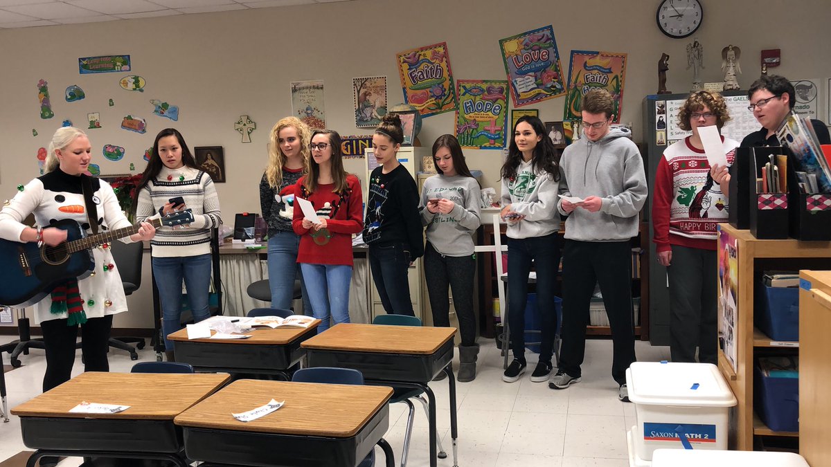 SEGaels's tweet photo. Thanks to our Spanish classes for sharing Christmas cheer today! #segaels https://t.co/ps5pVGCEB8