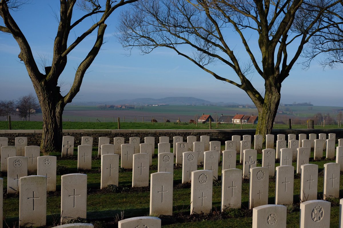 pasimages's tweet photo. Some more from our visit to Messines Ridge Cemetery. Hopefully I am not being disrespectful by saying that this is a beautiful cemetery in a lovely location. It is so difficult to comprehend the horror that happened here. #LestWeForget #WeWillRememberthem #MessinesRidge #ww1 https://t.co/1V4FlLuRtI